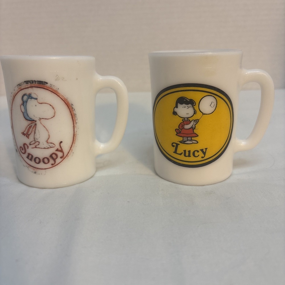 Peanuts Lucy And Snoopy The Red Baron Avon MilkGlass Mugs Vintage 1969